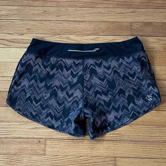 Rabbit Women’s XL Running Shorts with Liner - Picture 2 of 4
